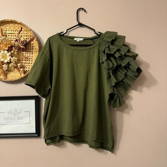 Molly Bracken Ruffled Sleeve Roundneck Top - Picture 2 of 5